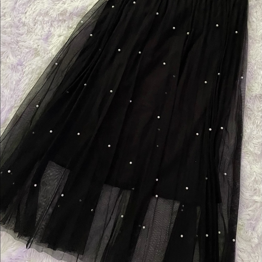 Tulle black skirt with pearls. Elastic waist